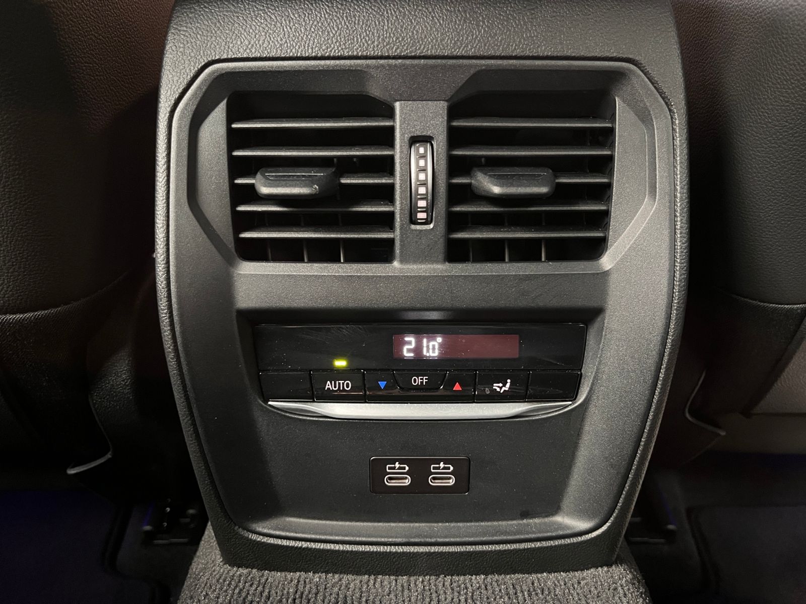 Fahrzeugabbildung BMW 320 i Sport Line Touring ACC LED NAVI ALU