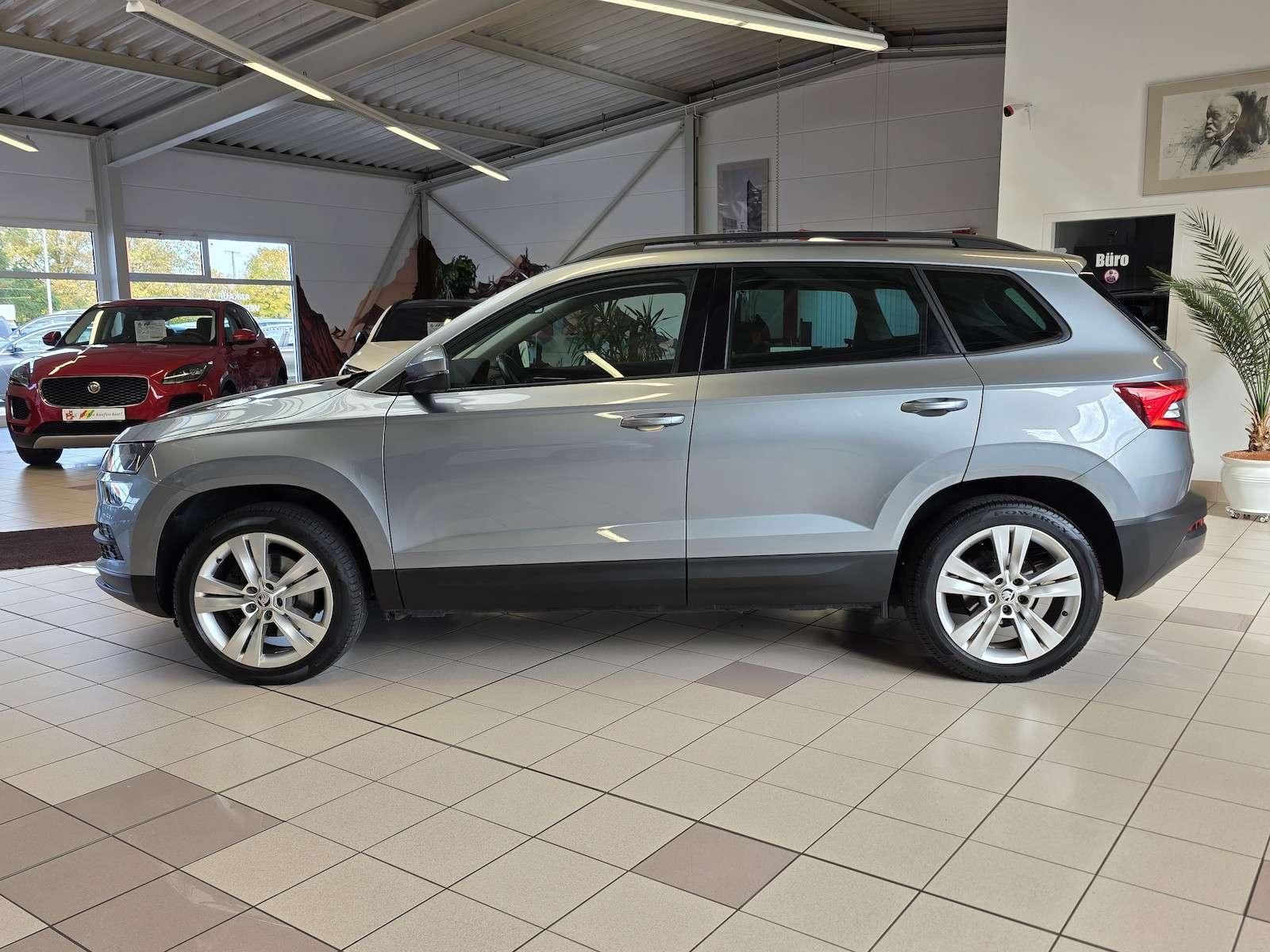 Fahrzeugabbildung SKODA Karoq 2.0 TDI/LED/Nav/Virtual/Memory/ACC/VZE/...