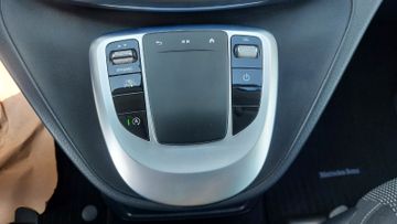 Mercedes V 220 - 10
