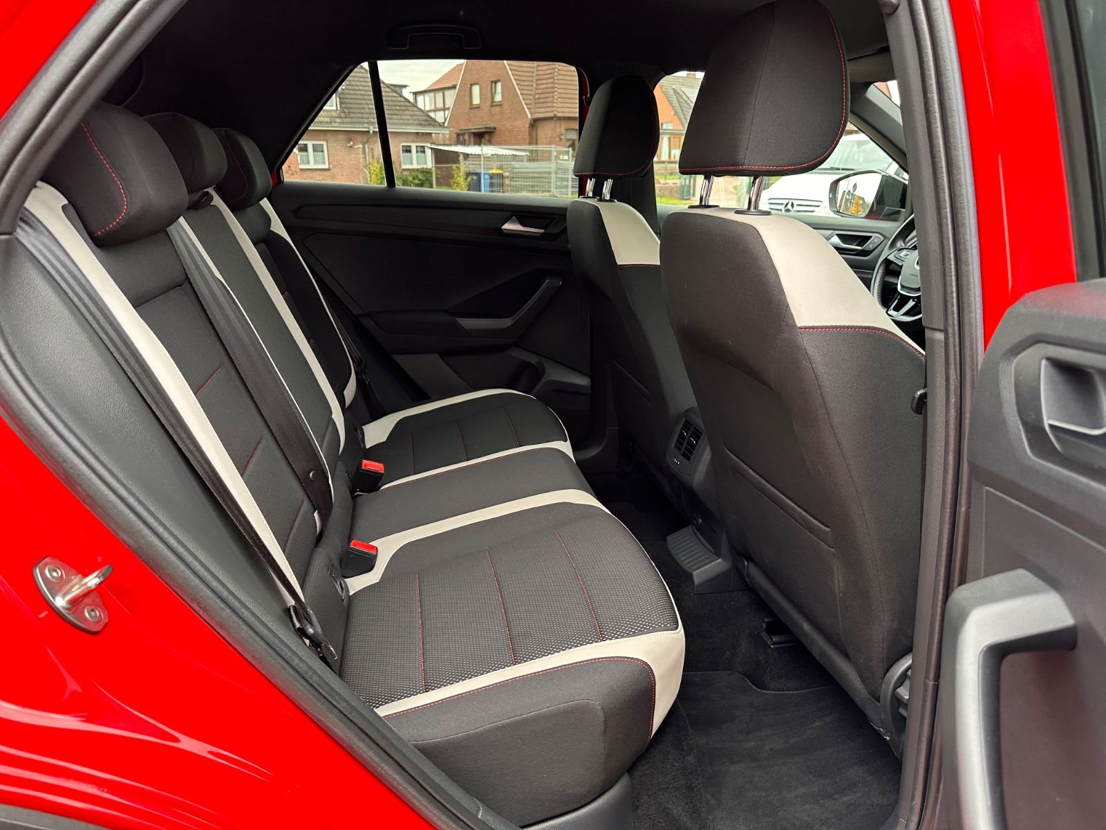 Fahrzeugabbildung Volkswagen T-Roc Sport 2.0 TSI 4Motion DSG LED/ACC/PDC/SHZ