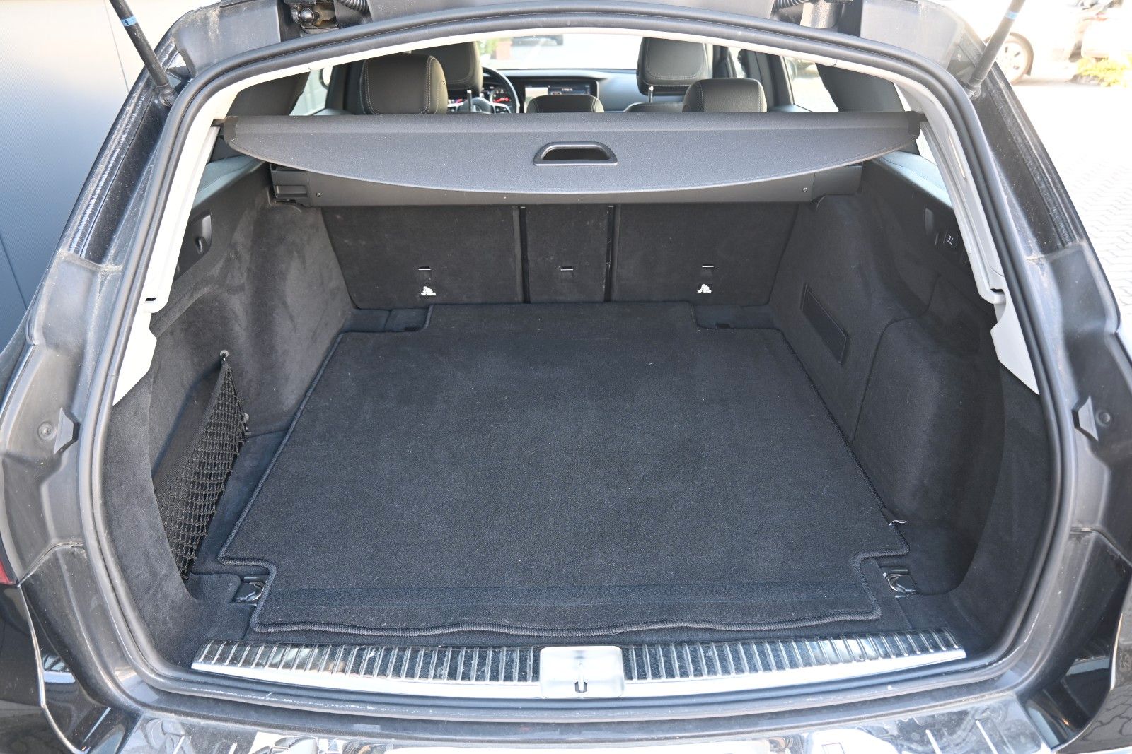 Fahrzeugabbildung Mercedes-Benz E 200 Autom. T-Modell 4Matic*RFK*LED*BLIS*