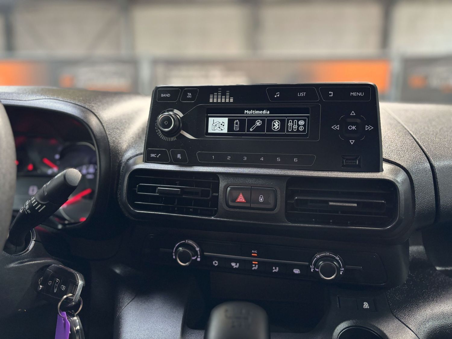 Fahrzeugabbildung Opel Combo Edition#Spur#Tempo#Keyless#DAB