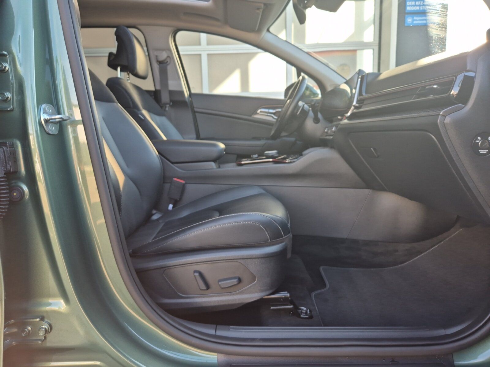 Fahrzeugabbildung Kia Sportage 1.6 PHEV Spirit AWD DIVE-PAKET | PANO