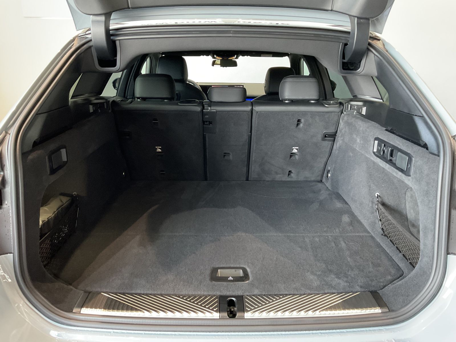 Fahrzeugeinzelansicht 14 Fahrzeugabbildung BMW 520d |HK HiFi |M-Sportfahrwerk |AHK