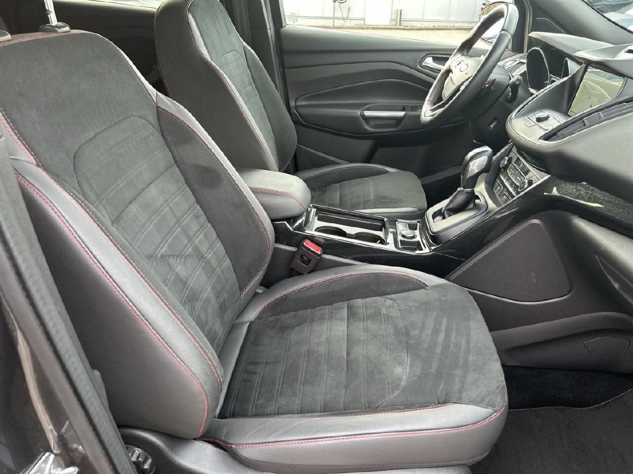 Fahrzeugabbildung Ford Kuga ST-Line, AHK