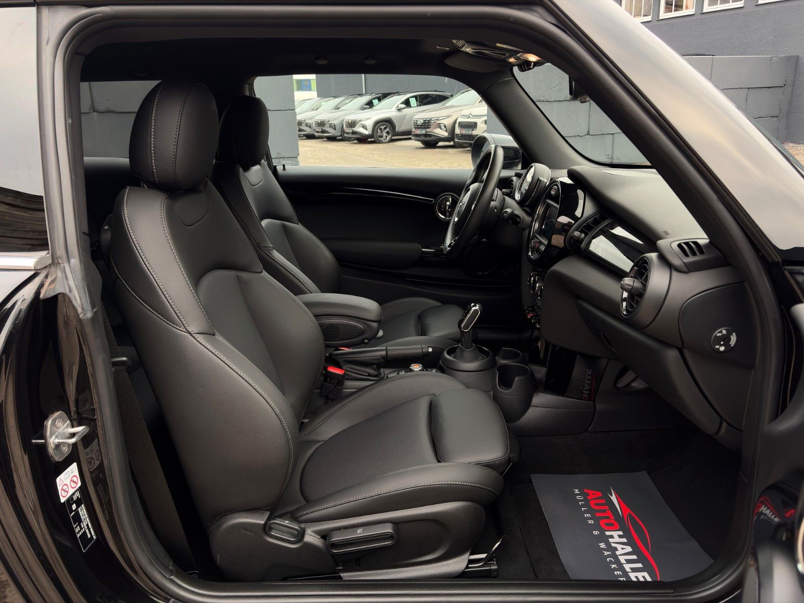 Fahrzeugabbildung MINI Cooper F56 Autom Chili Leder CarPlay Tempo. PDC