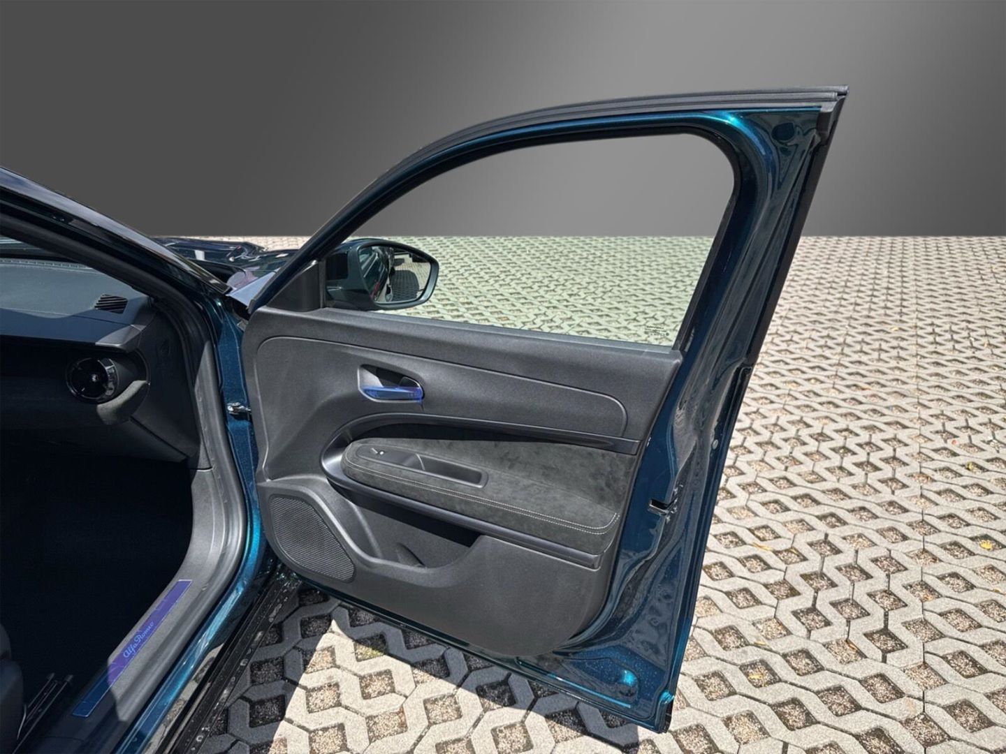 Fahrzeugabbildung Alfa Romeo Junior Ibrida Sport Speciale 1,2 VGT 107kW MY26