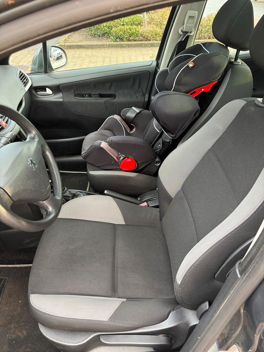 Peugeot 207 2009 — interior