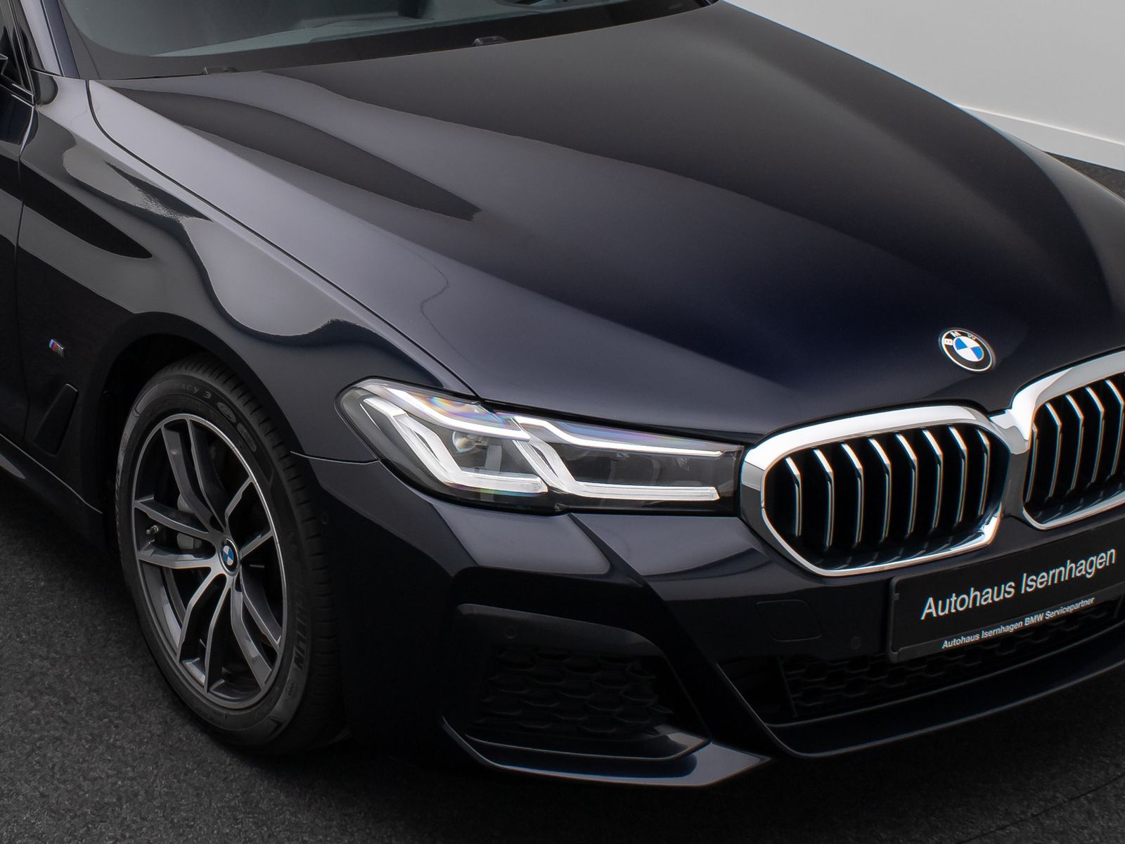 Fahrzeugabbildung BMW 530d M Sport DAB Laser AHK 4xKlima HUD Panorama