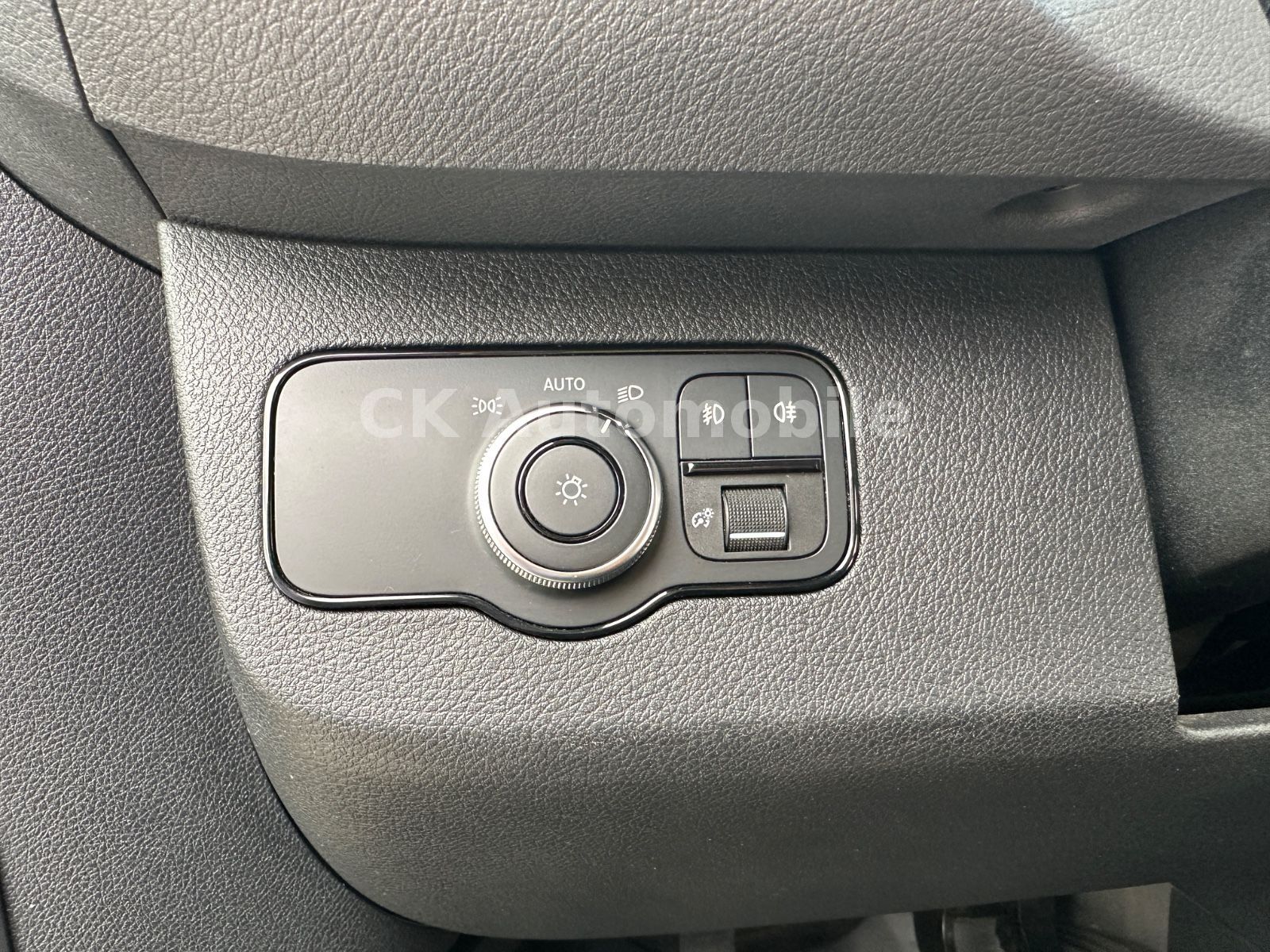 Fahrzeugabbildung Mercedes-Benz Sprinter III Kasten 316 Mixto Maxi/5 Sitze/LED