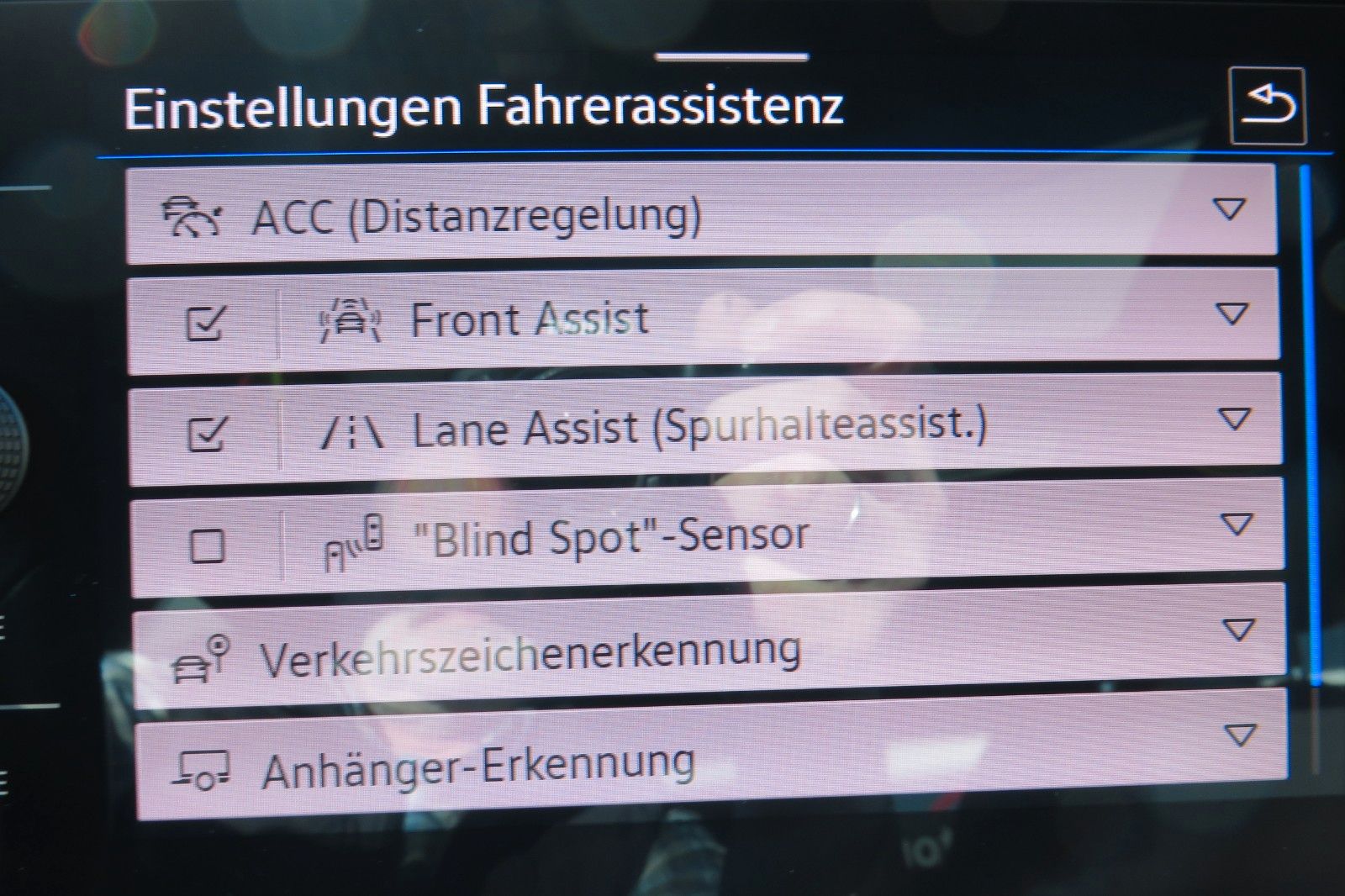 Fahrzeugabbildung Volkswagen T-Roc SPORT PANO AHK LED NAVI ACC PDC SITZH. 1.H