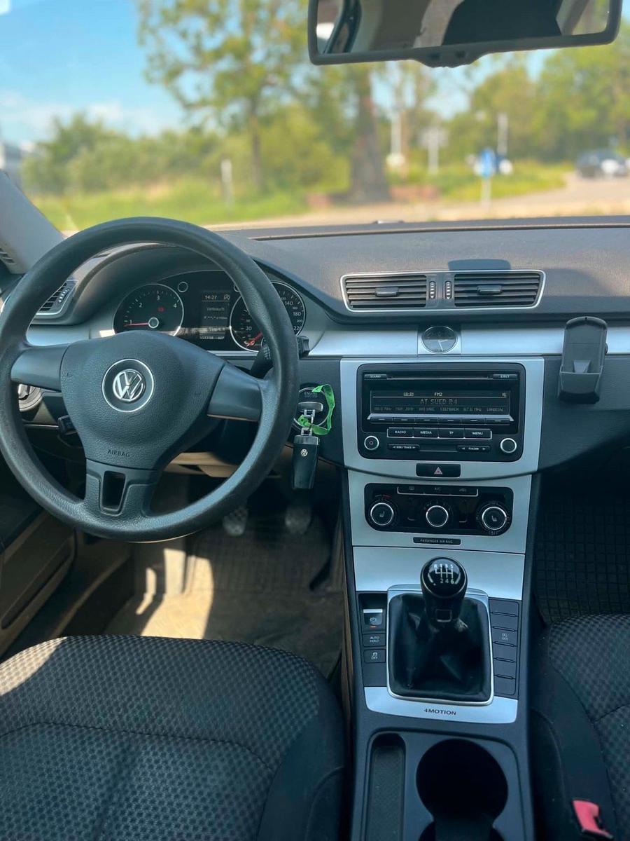 Volkswagen Passat 2012 — photo 9