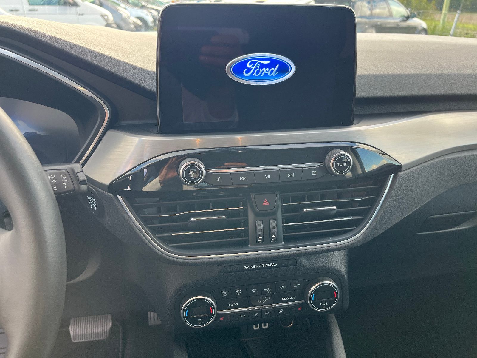 Fahrzeugabbildung Ford Kuga Plug-In Hybrid Titanium X*Navi Teilleder