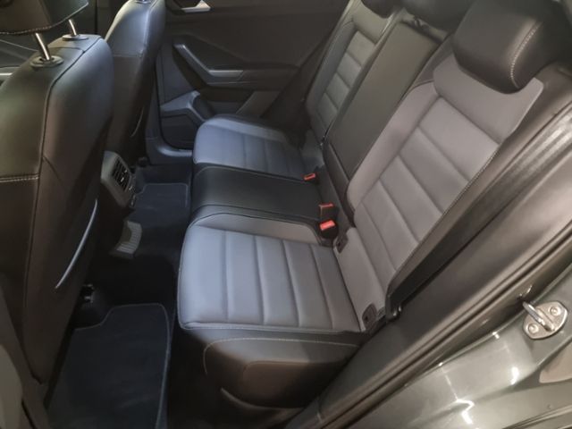 Fahrzeugabbildung Volkswagen T-Roc 1,5 TSI DSG BLACK STYLE VOLLLEDER NAVI AHK