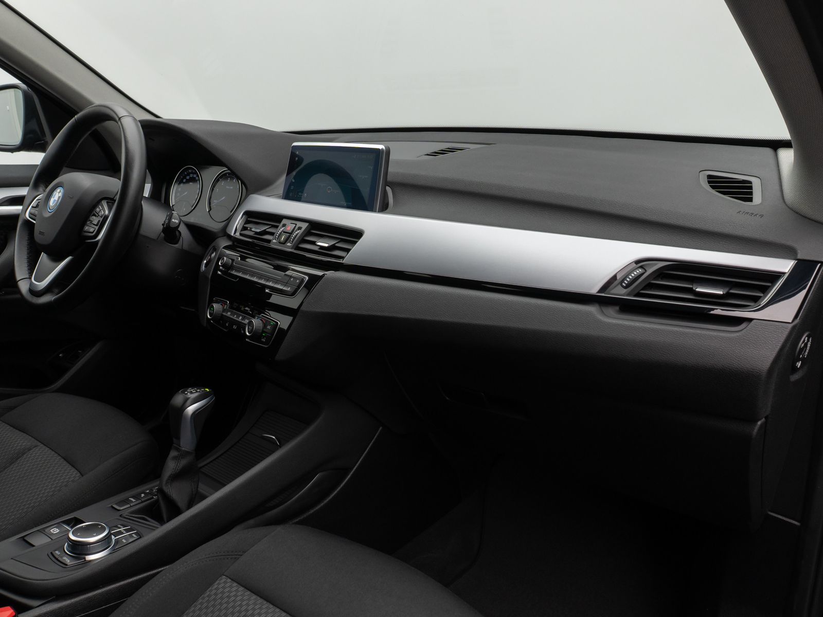 Fahrzeugabbildung BMW X1 xD25e Parkassist DAB Lordos Geschwindigkeitsr
