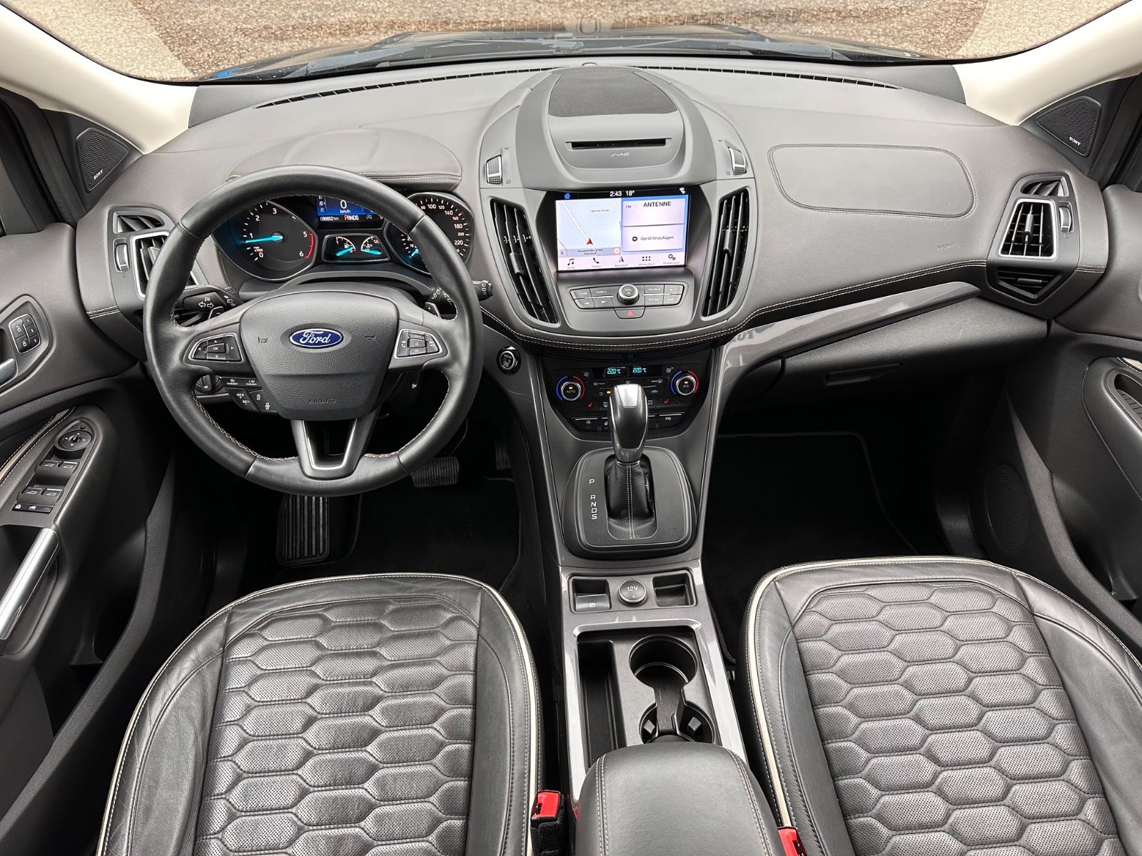 Fahrzeugabbildung Ford Kuga Vignale 2.0 TDCi 4x4 AHK/ACC/BiXenon/Keyfre