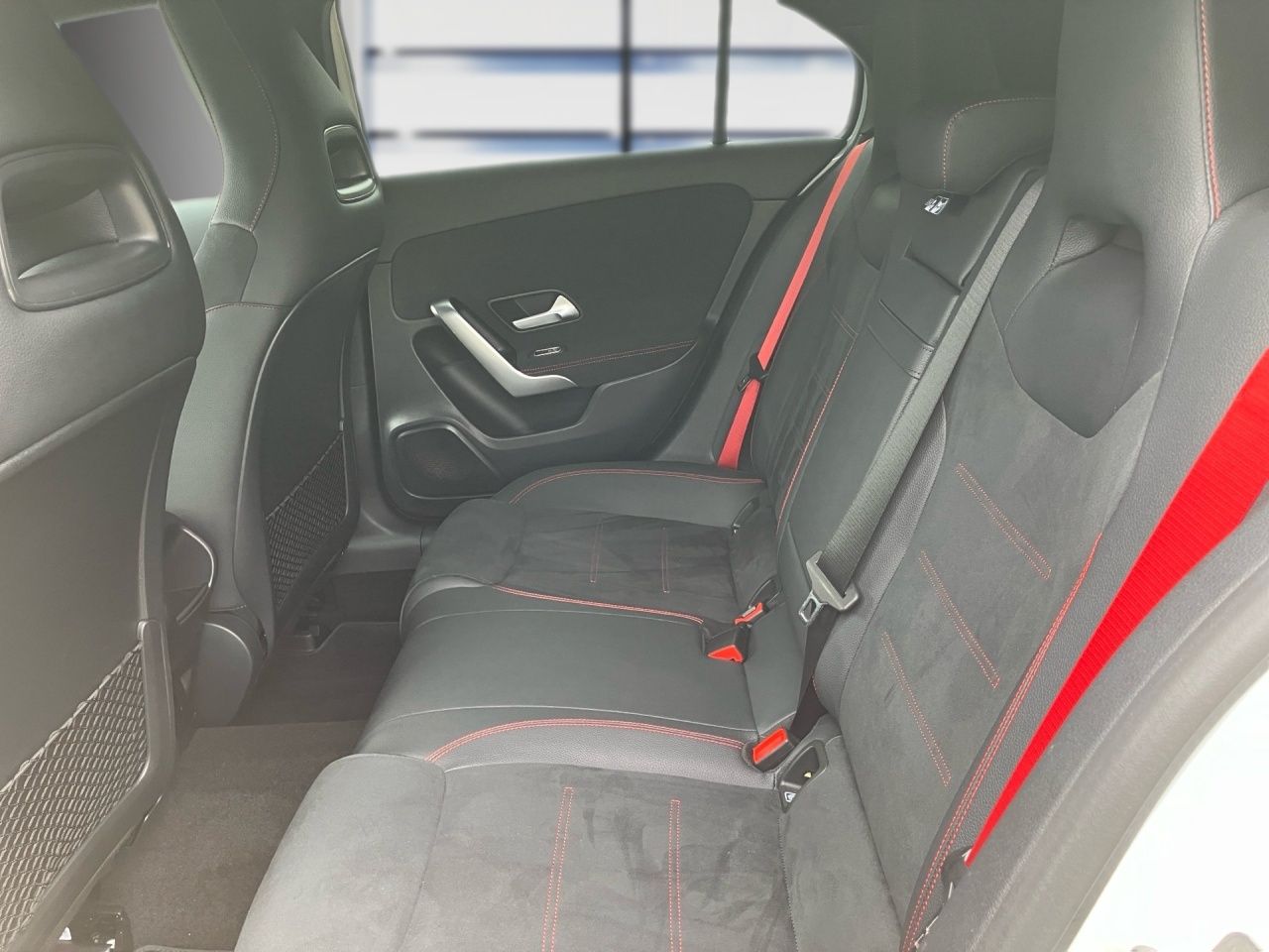 Fahrzeugabbildung Mercedes-Benz AMG A 35 4M AHK+MULTIBEAM+KEYLESS+AMBIENTE+LHZ