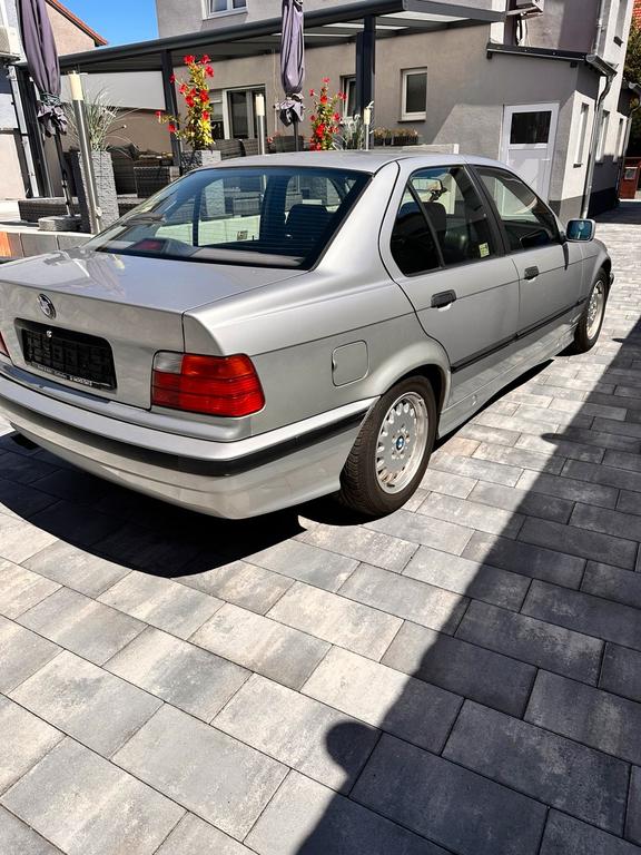 BMW 325