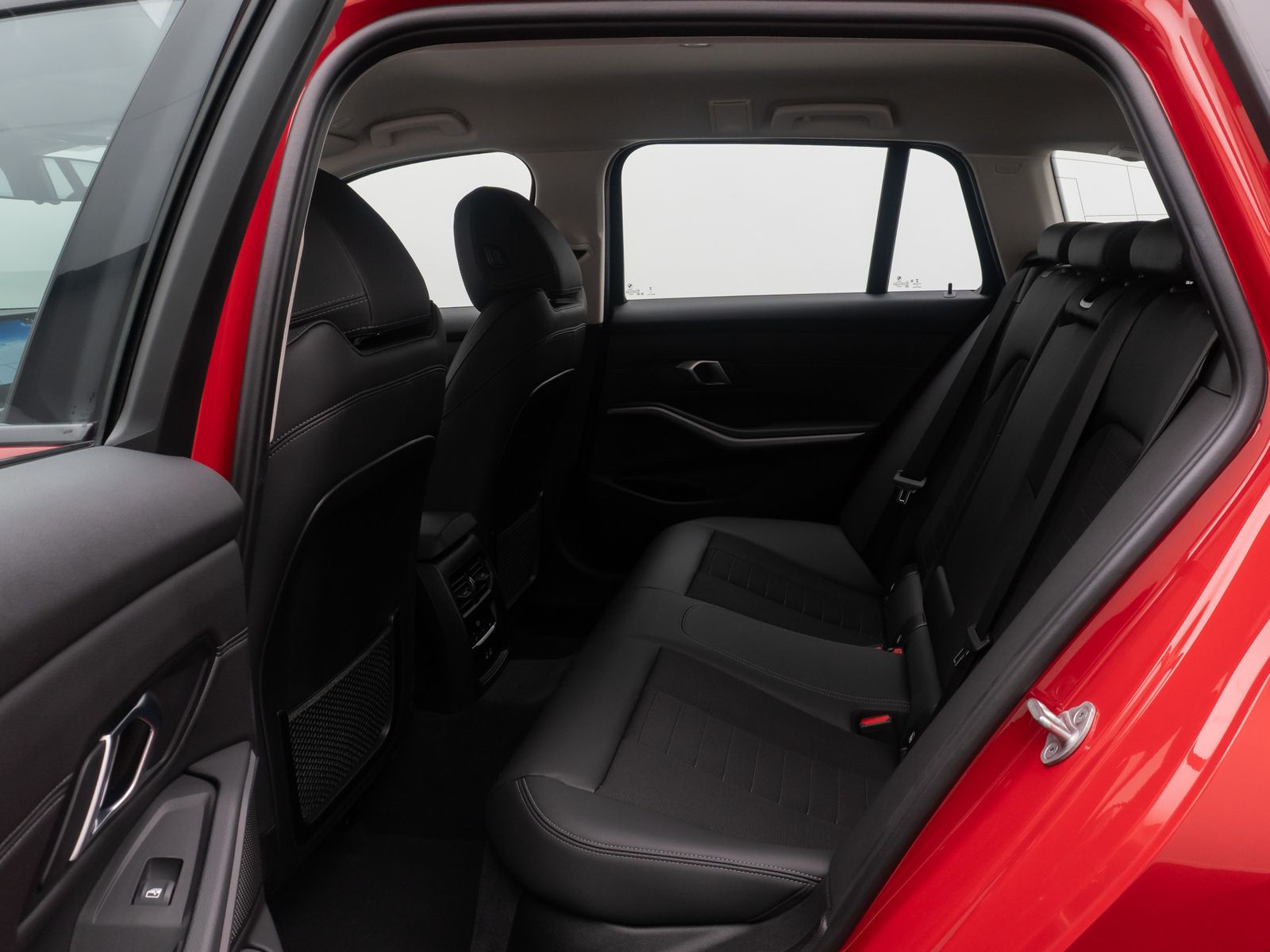 Fahrzeugabbildung BMW 320d xD DAB Alarm HUD HiFi Sportsitz Geschwindig