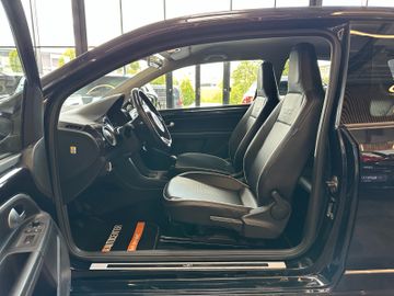 MYAUTOCENTER – Gebraucht- und Jahreswagen mit Werkstattservice in Pfaffenhofen Volkswagen up! black up! *Sitzh.*Navi*Klima*TÜV0428*