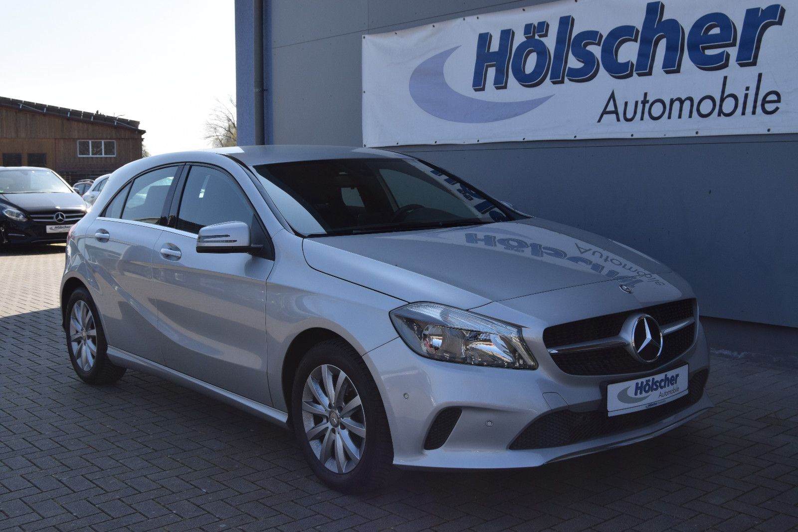 MERCEDES-BENZ A 180 !AUTOM!Navi,Leder,Sitzh,Parks,V&amp;H,Allwett,