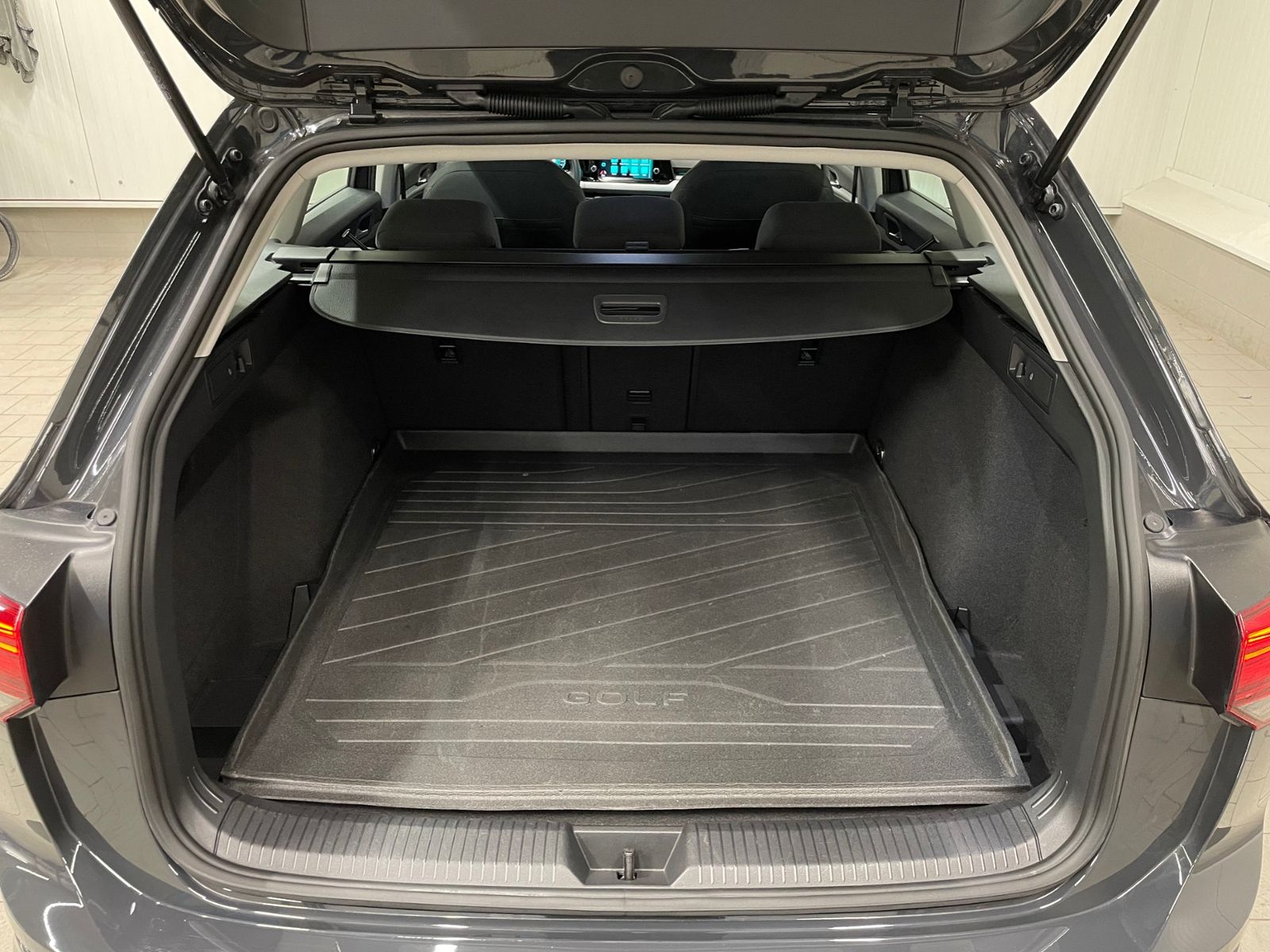 Golf VIII Variant Life 2.0 TDI DSG APP SHZ LED