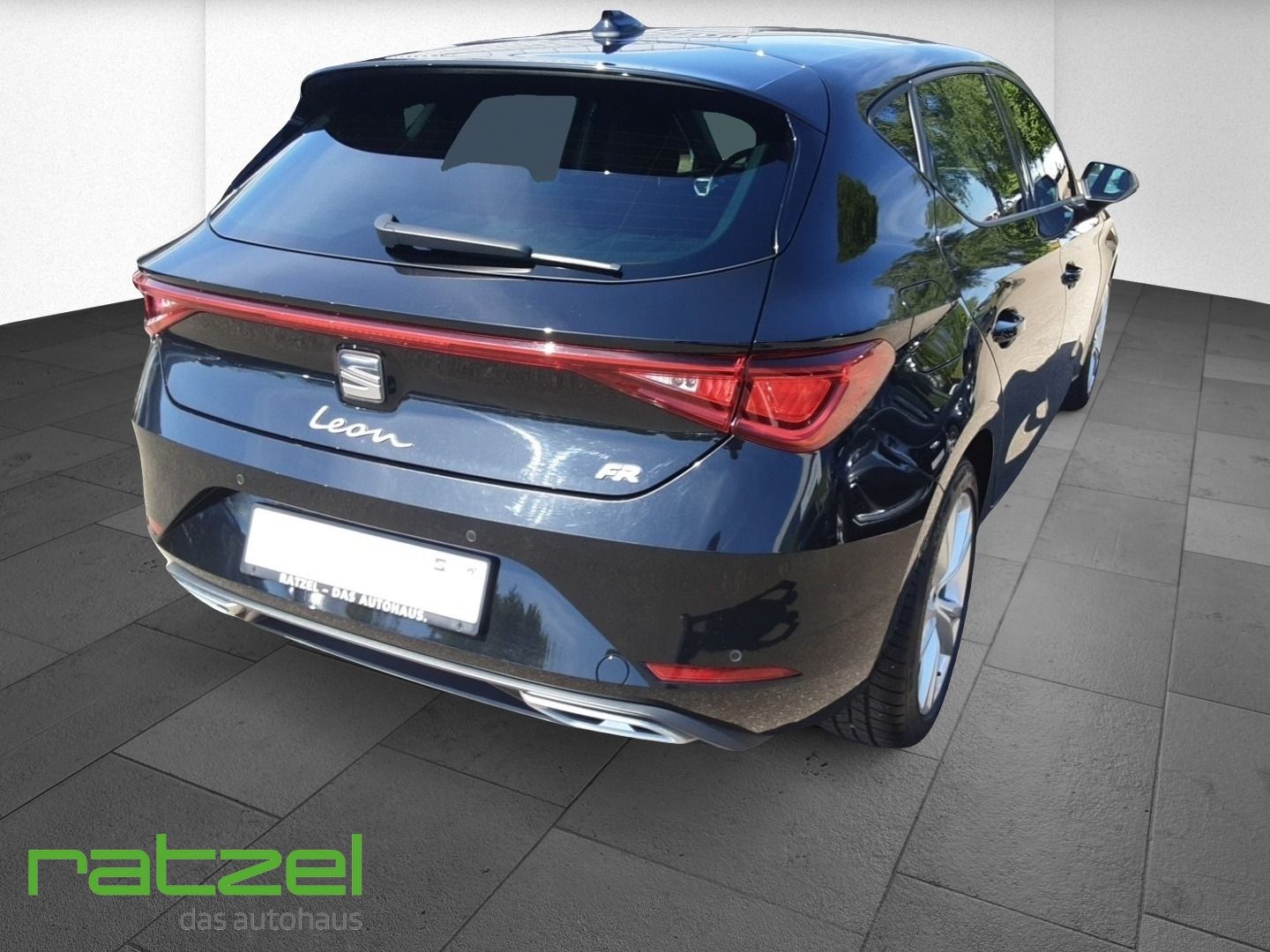 Fahrzeugabbildung SEAT Leon 1.5e TSI FR LED ACC elektr. AHK Navi dig. C