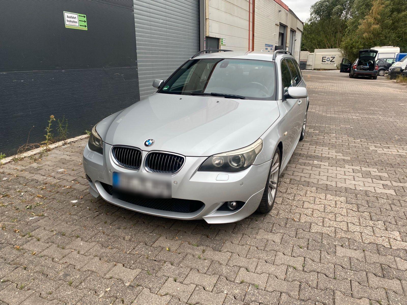 BMW 530 2006 — rear view