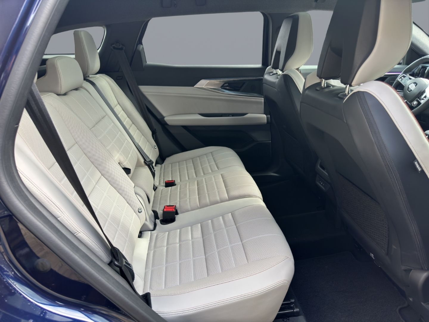 Fahrzeugabbildung Renault Espace VI Iconic E-Tech Hybrid 1.2 Full 200 EU6e