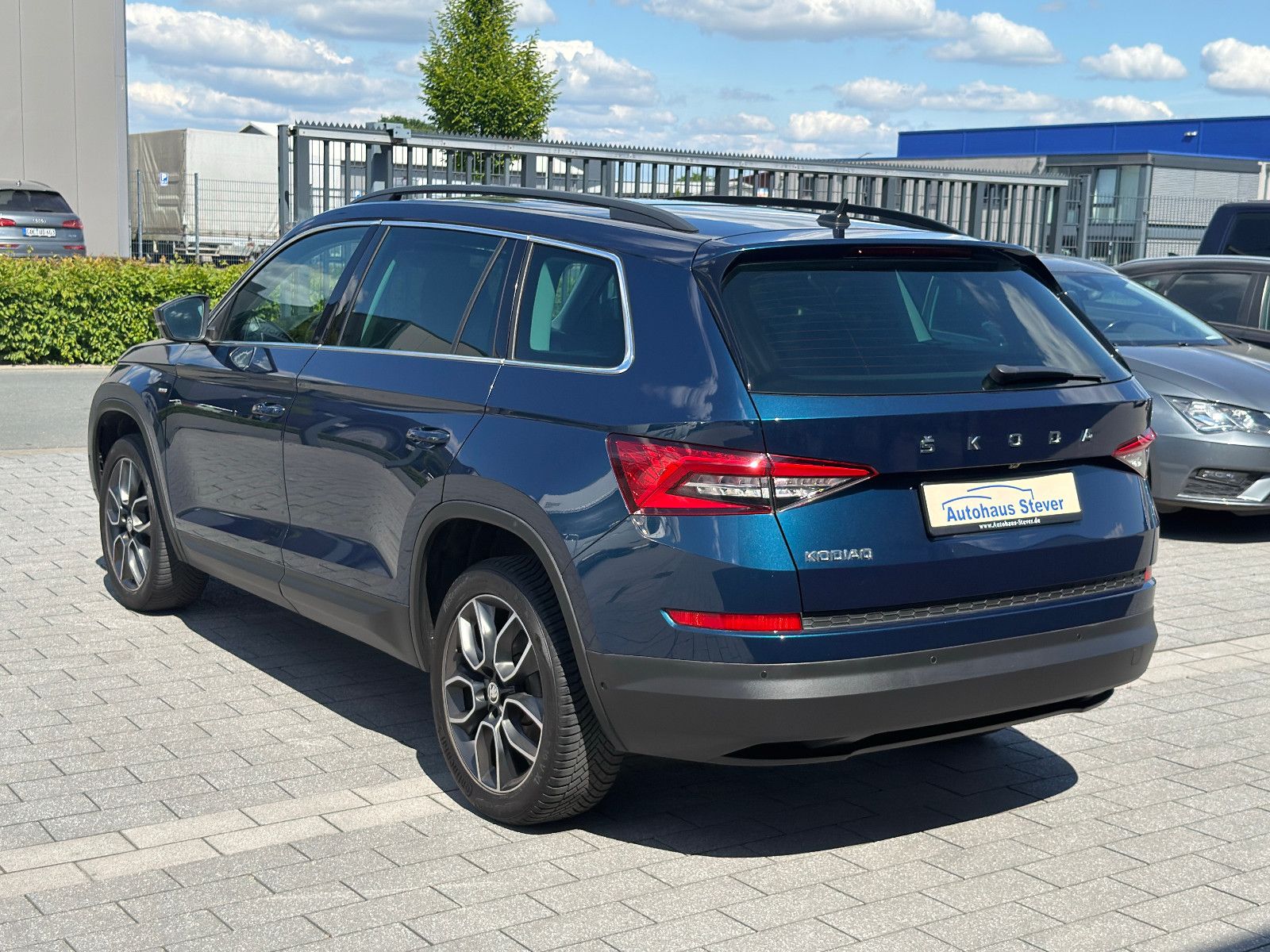Fahrzeugabbildung SKODA Kodiaq Clever Navi,Sitzh.v+h,Alu,DSG,360°