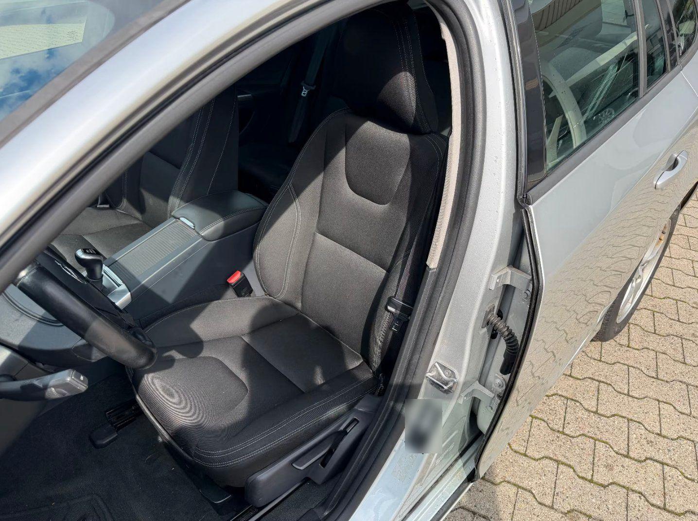 Volvo V60 2015 — photo 10