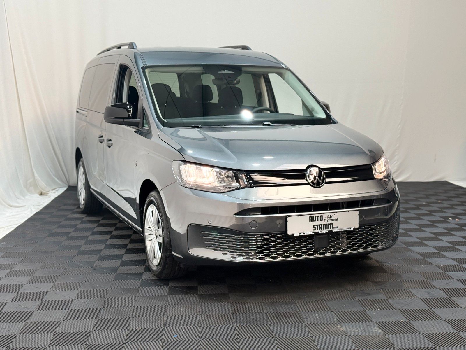 Fahrzeugabbildung Volkswagen Caddy Maxi - DSG - 7 Sitzer - AHK - Kamera