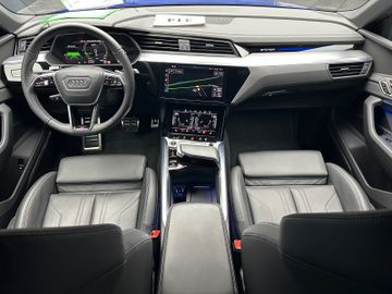 Audi Q8 e-tron - 12