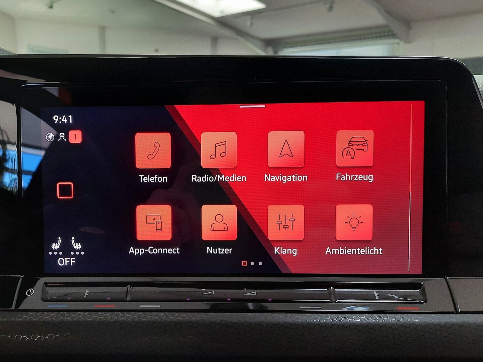 Fahrzeugabbildung Volkswagen Golf GTI *Panodach*Navi*PDC*Sitzhzg*ACC*LED*DAB*