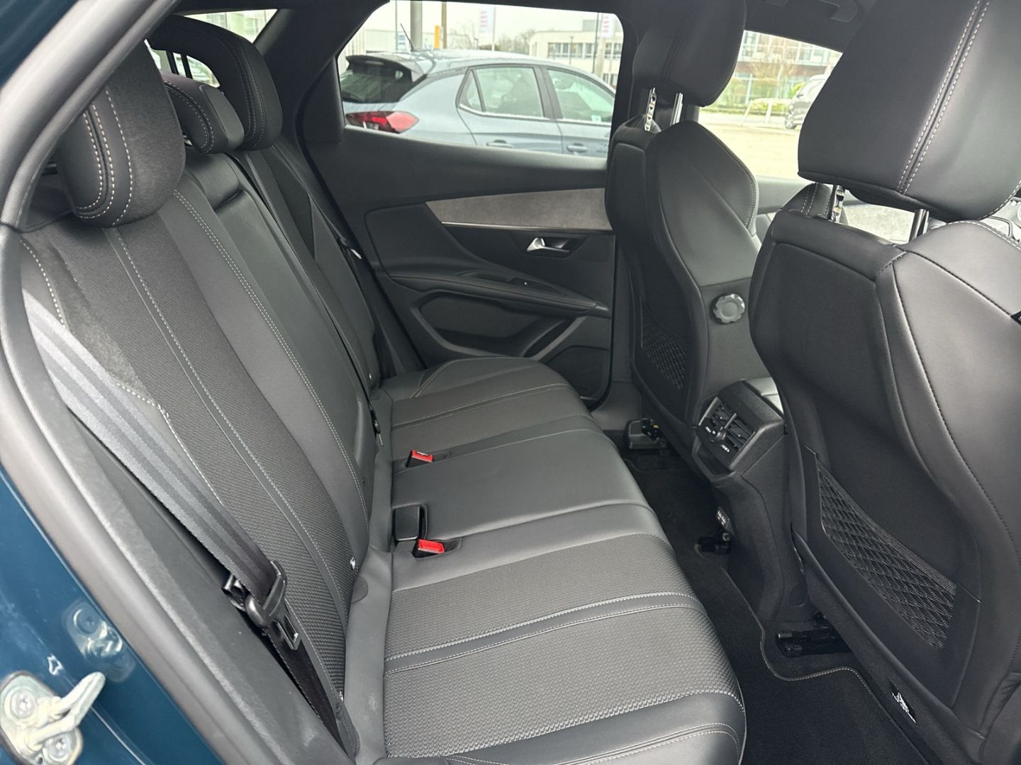 Fahrzeugabbildung Peugeot 3008 Hybrid 136 GT Navi Digitales Cockpit LED AC