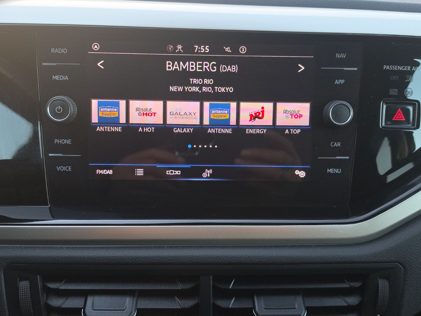 Fahrzeugabbildung Volkswagen Taigo Move AUS 1.HAND APP TEMPOMAT SHZ PDC