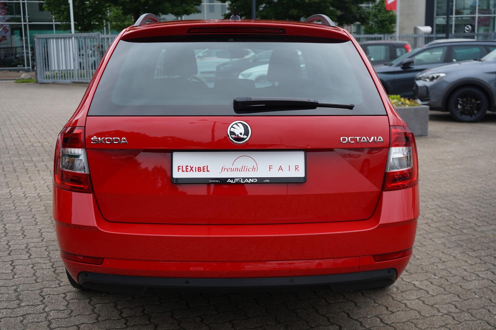 Skoda Octavia 1.6 TDI Style Navi Sitzheizung Klimaaut.