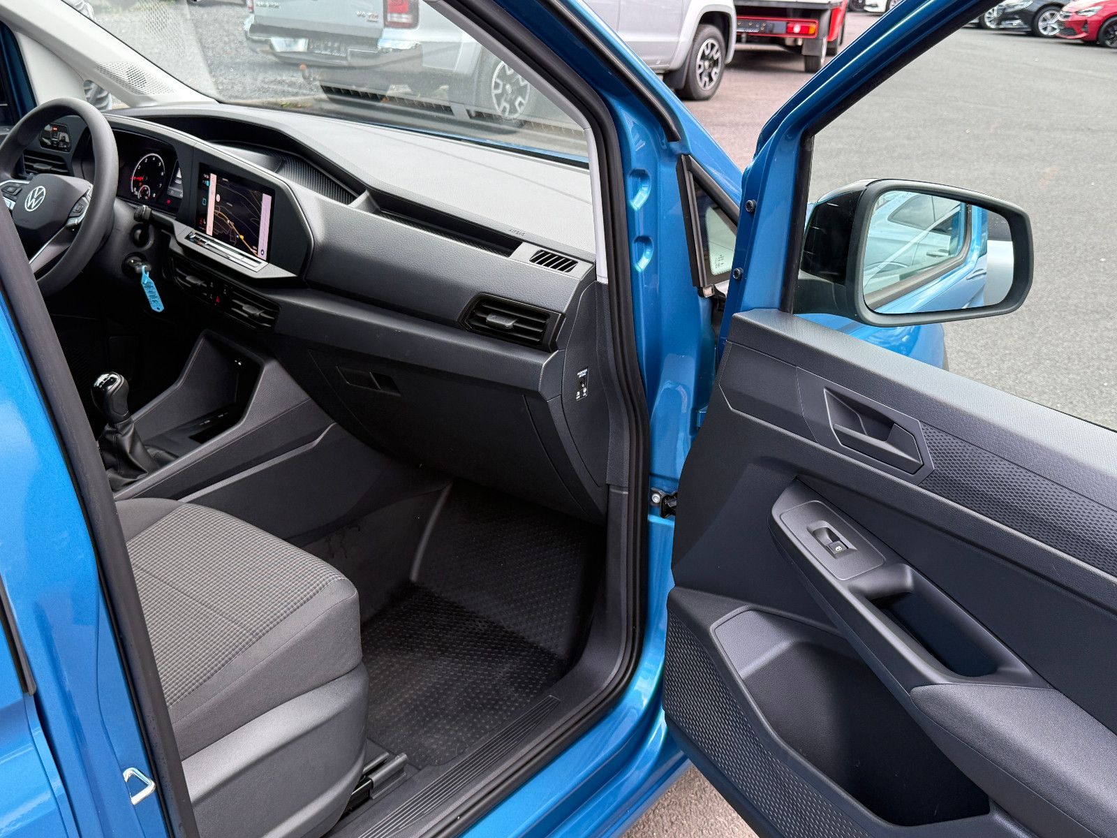 Fahrzeugabbildung Volkswagen Caddy Maxi 7-Sitzer DAB GRA Navi Kamera SHZ PDC