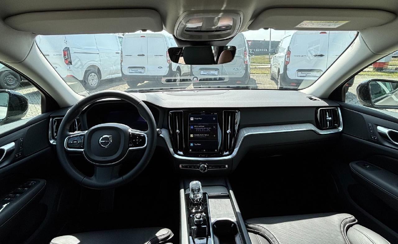 Fahrzeugabbildung Volvo V60 Kombi Plus Dark LED DAB AHK ACC Harman Kardo