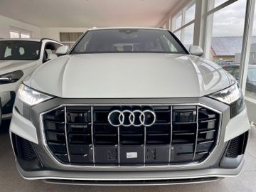 Audi Q8 - 1