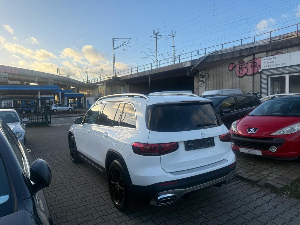 Mercedes-Benz GLB 220