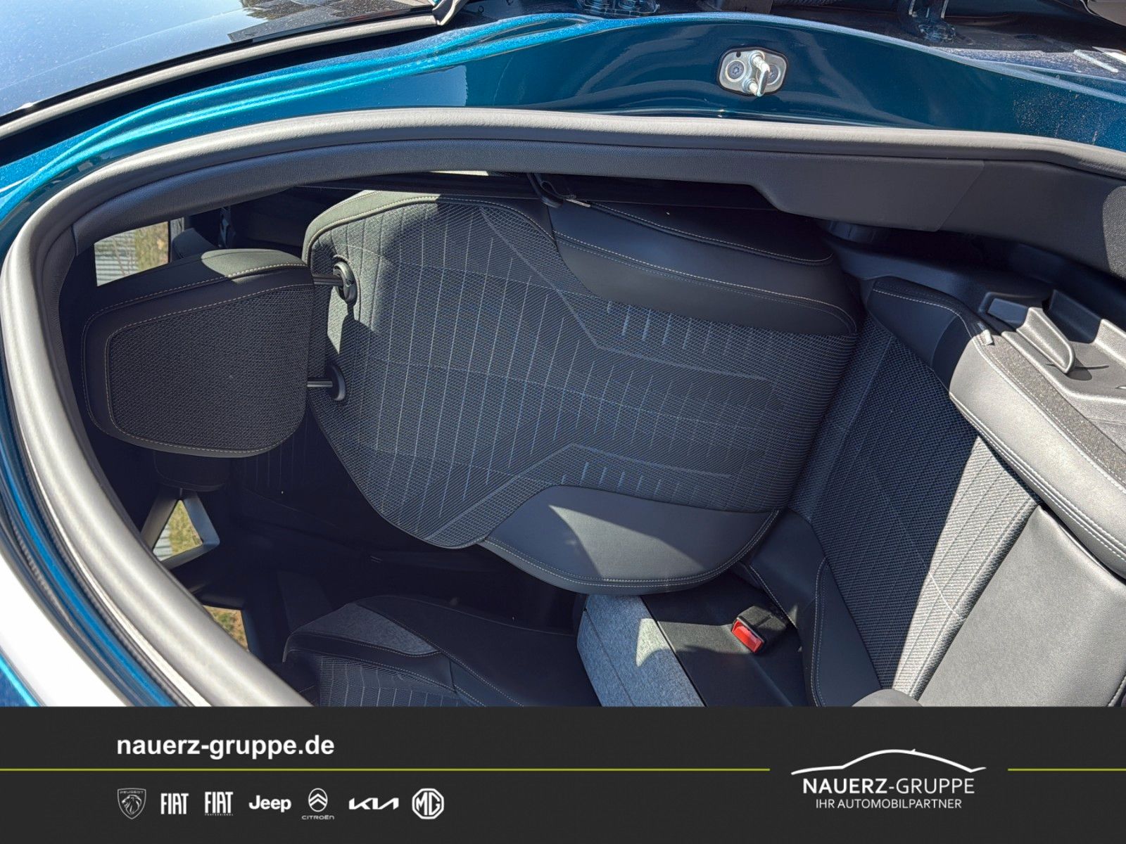Fahrzeugabbildung Peugeot 3008 Hybrid 136 Allure