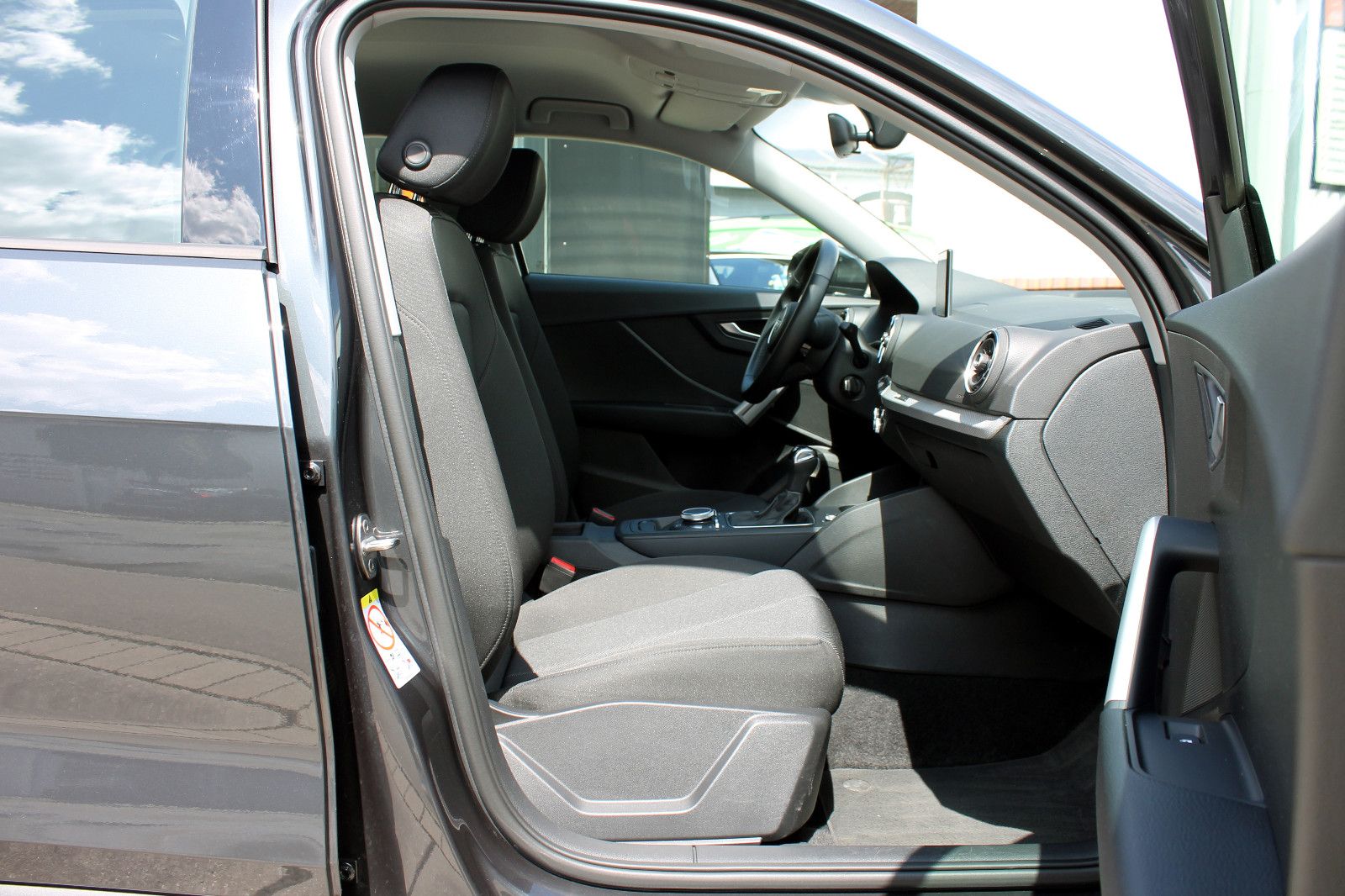 Fahrzeugabbildung Audi Q2 35 TFSI DSG ACC LED NAVI PDC SHZ DAB BT