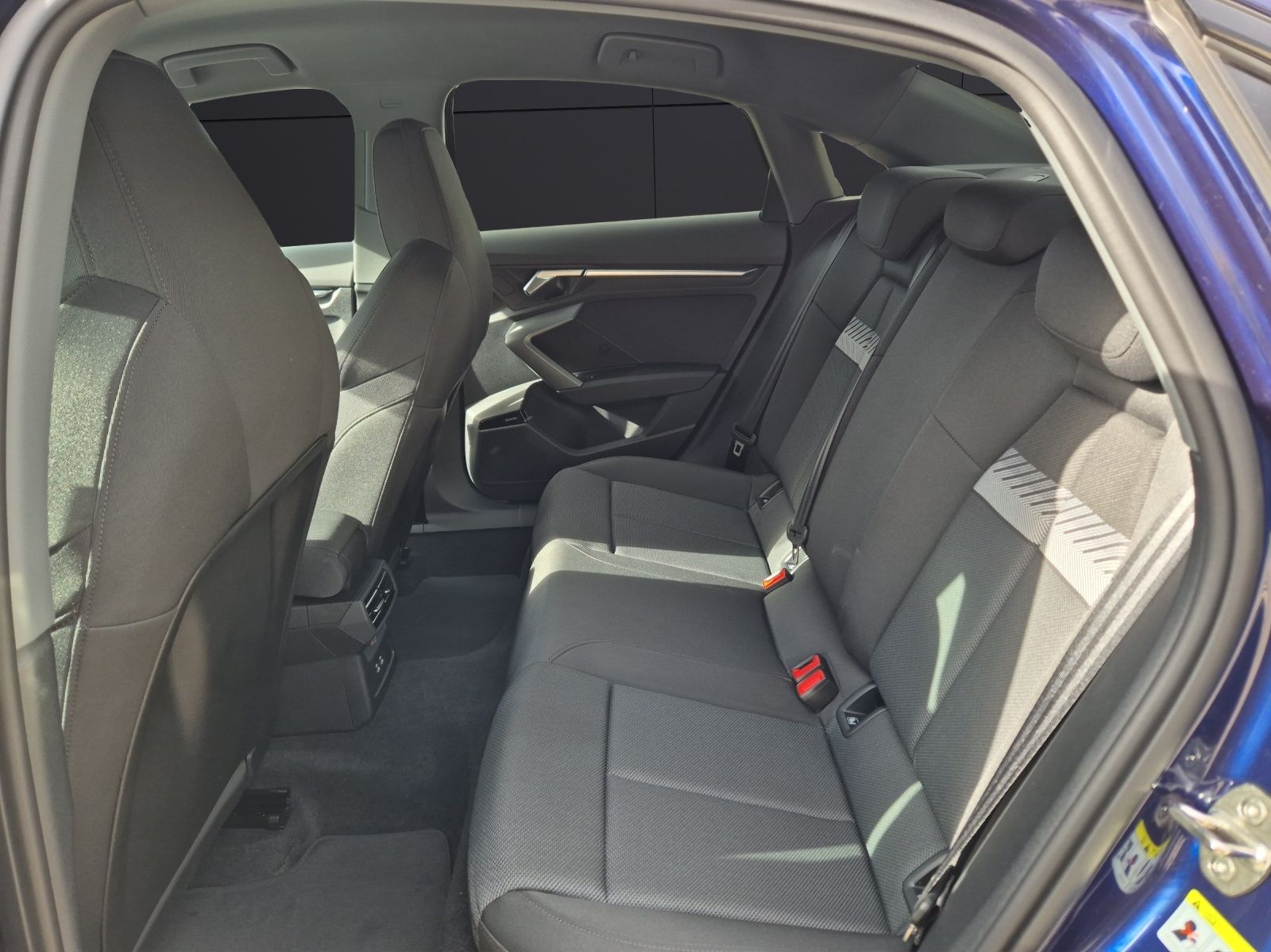 Fahrzeugabbildung Audi A3 Limousine 35 TDI S-line S tronic Standhzg LED