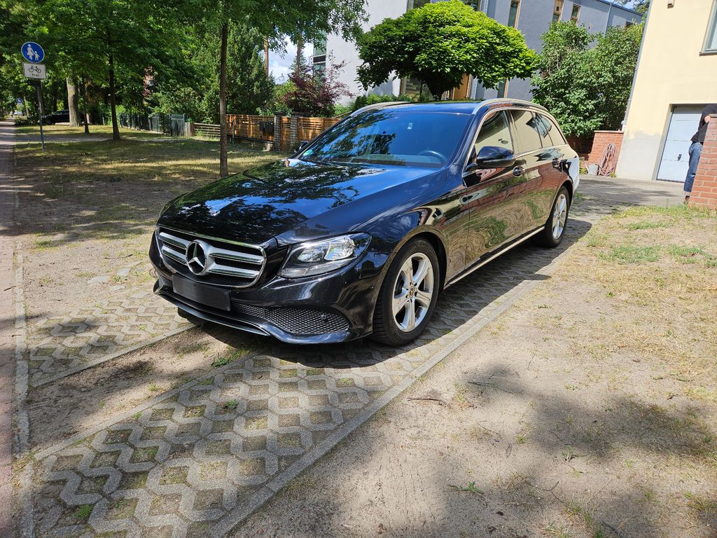 Image of Mercedes-Benz E 200