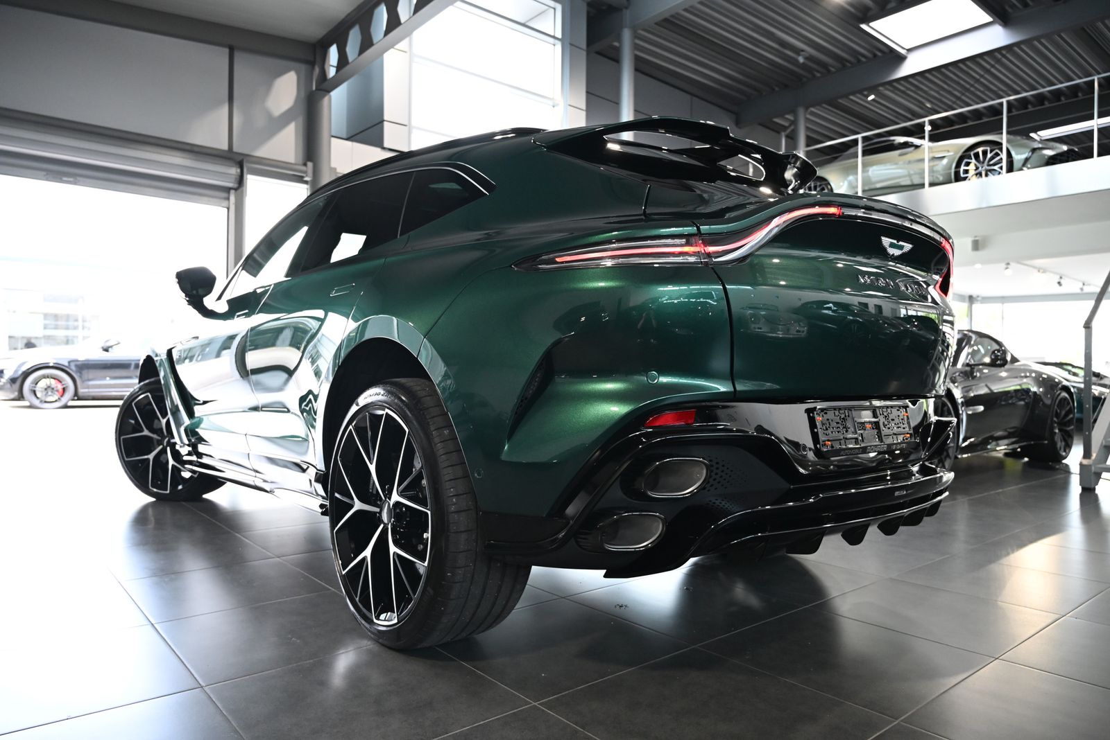 Aston Martin DBX S Malachite Green/Bowers&Wilkins/S-Alcantara imagem 2