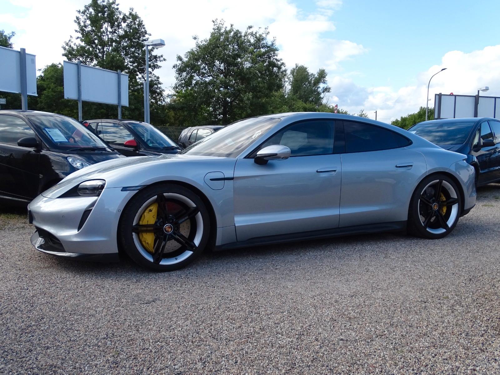 Porsche Taycan Turbo S *PCCB*Burmester*360Kamera*LED*21"