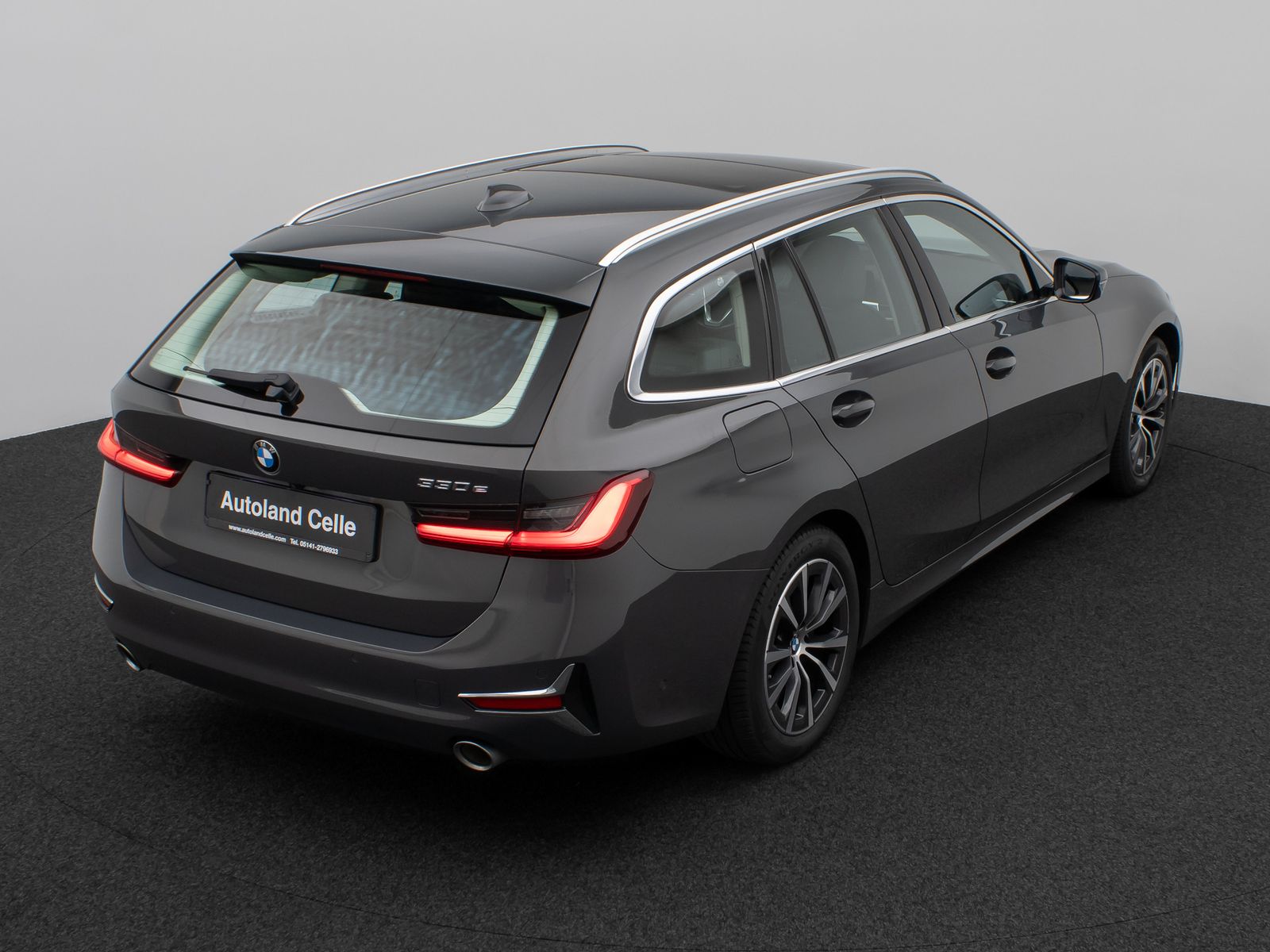 Fahrzeugabbildung BMW 330e Luxury Line Kamera Pano HUD HiFi Individual