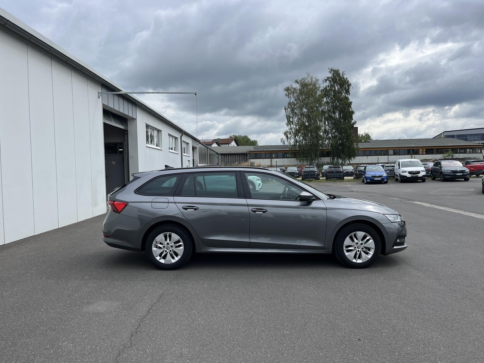 Skoda Octavia Combi 2.0 TDI DSG Blackline 141€ m.20% A