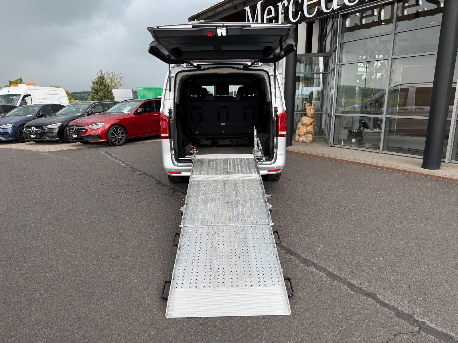 Fahrzeugabbildung Mercedes-Benz Vito 116 CDI Tourer 9G Laderampe Stdheiz LED